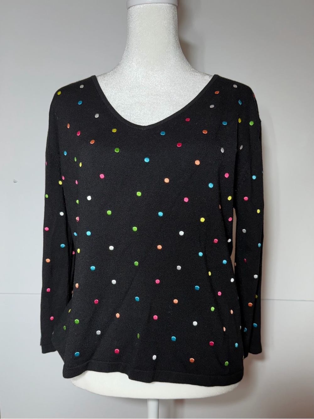 Cute Dress Barn Black V‑Neck Polka Dot Knit Top Knit Sweater